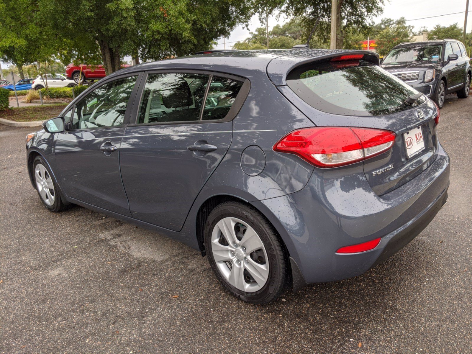 Pre-Owned 2016 Kia Forte 5-Door LX FWD Hatchback