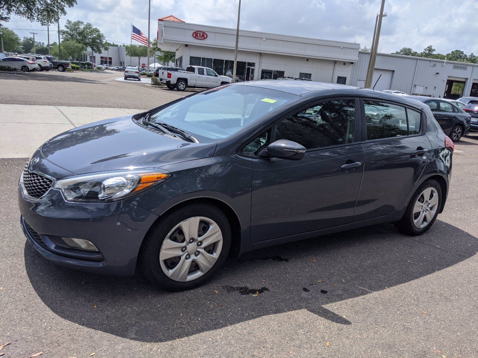 Pre-Owned 2016 Kia Forte 5-Door LX FWD Hatchback