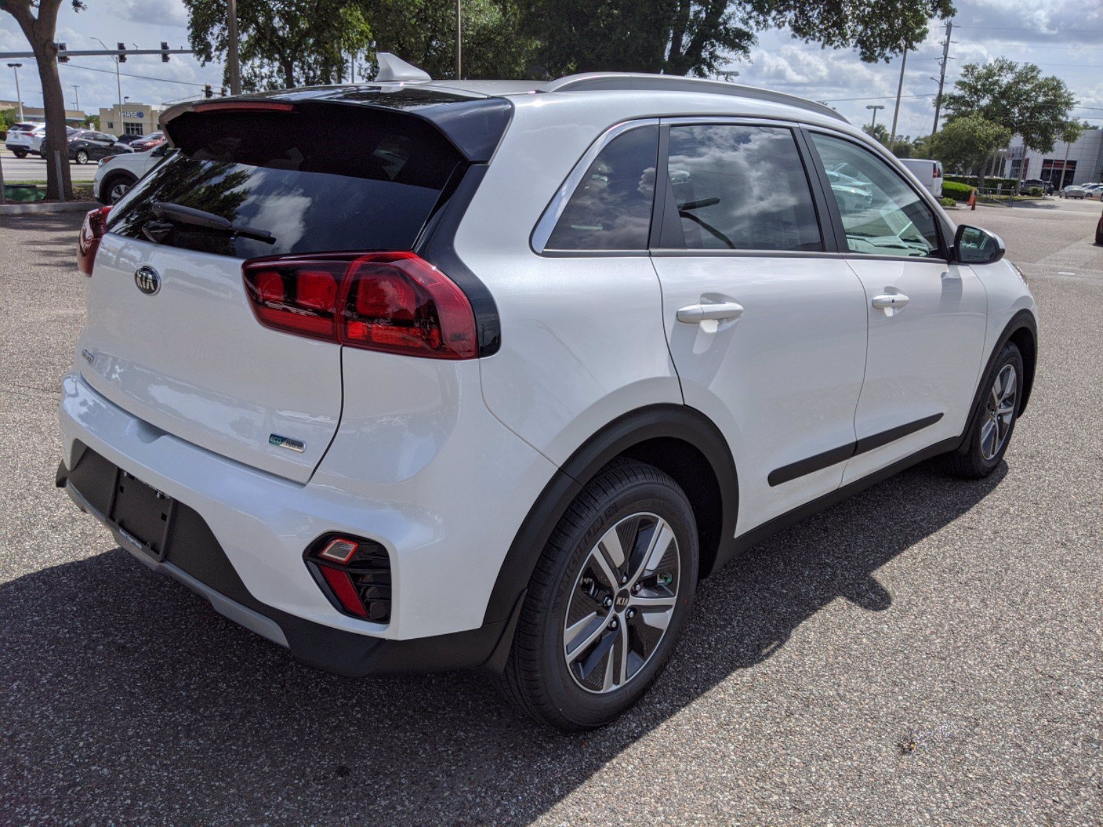 New 2020 Kia Niro LXS FWD Sport Utility