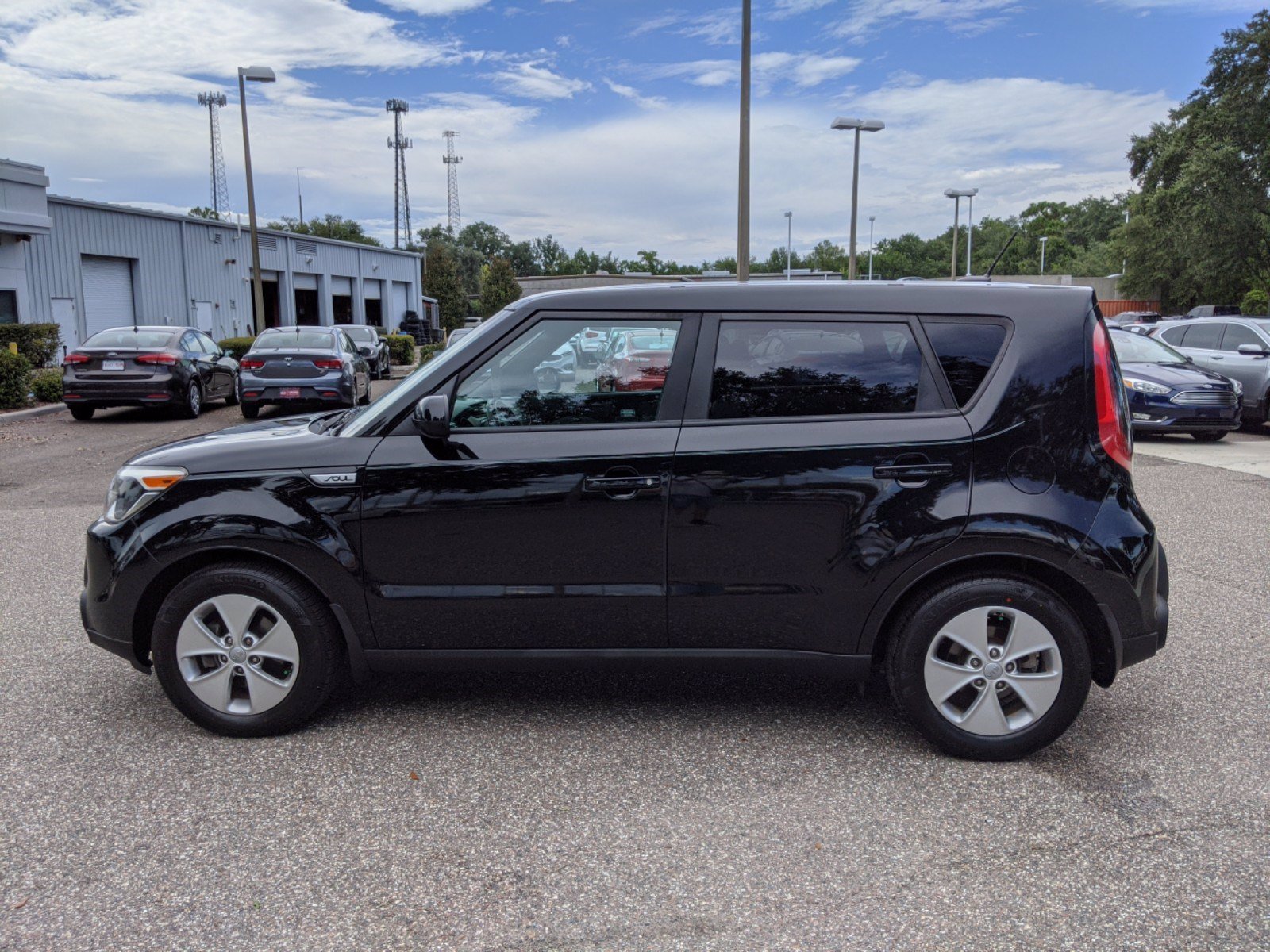 Pre-Owned 2016 Kia Soul Base FWD Hatchback